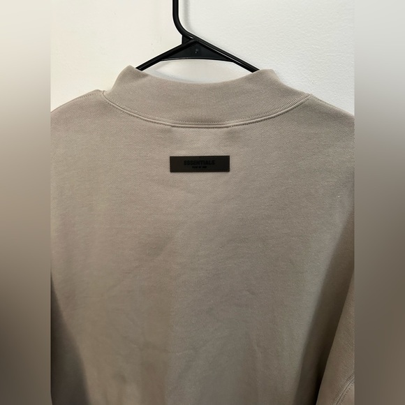 Essentials Fear of God Men’s Relaxed Crew Neck Sweatshirt - Picture 6 of 10